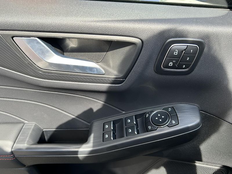 Ford Kuga ST-Line X 2.5 PHEV 178 kW - fotka 18 z 38