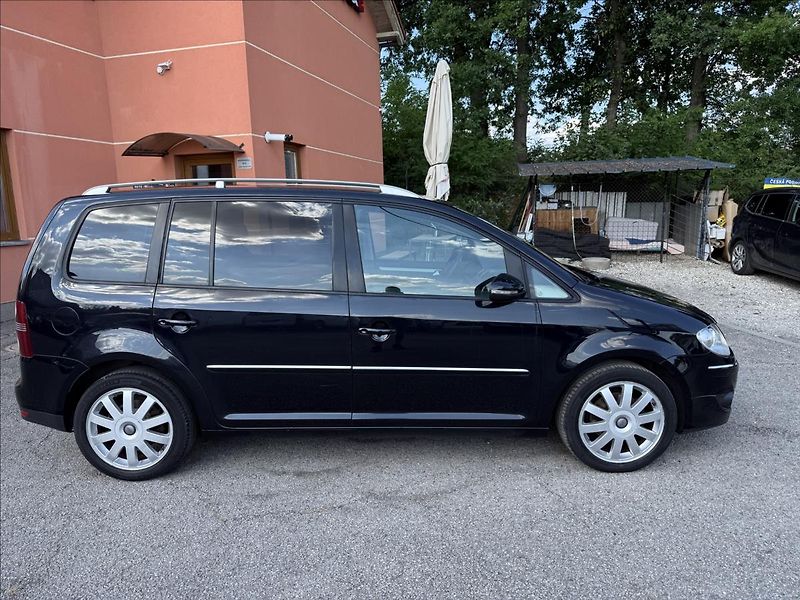 Volkswagen Touran 1,4 TSi Higline - fotka 4 z 28