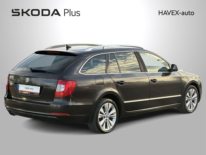 Škoda Superb (2013) Combi 2.0 TDI Ambition - fotka 2 z 33