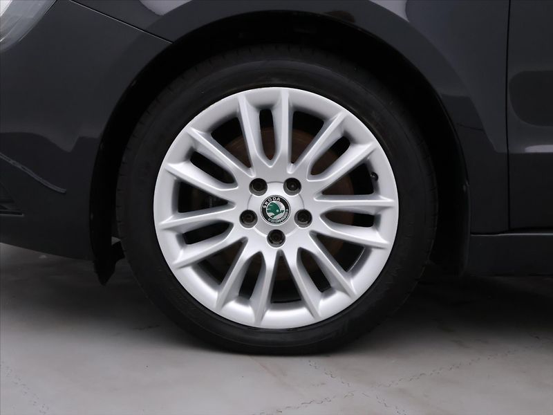 Škoda Superb 2,0 TDI 125kW Ambition DSG - fotka 32 z 39