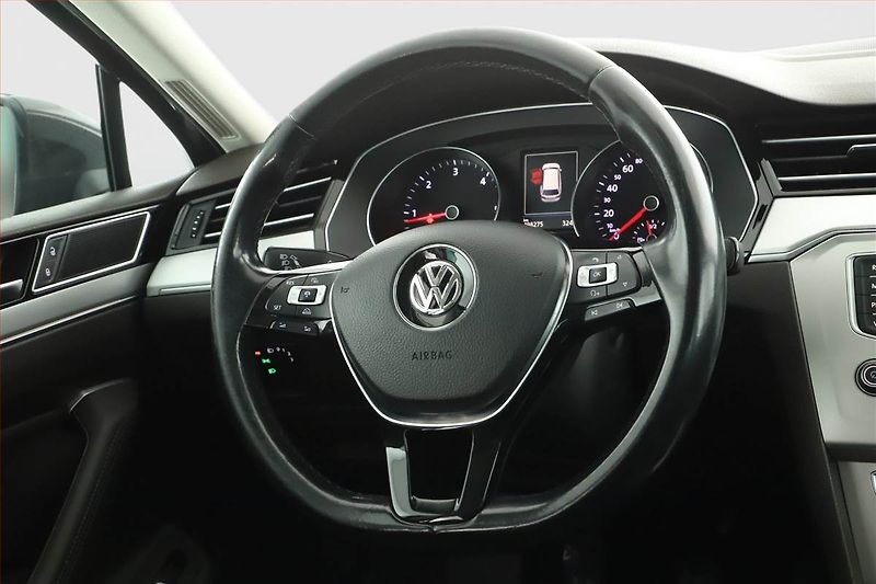 Volkswagen Passat (2016) 1.6 TDI, Navi, Tempomat - fotka 13 z 15