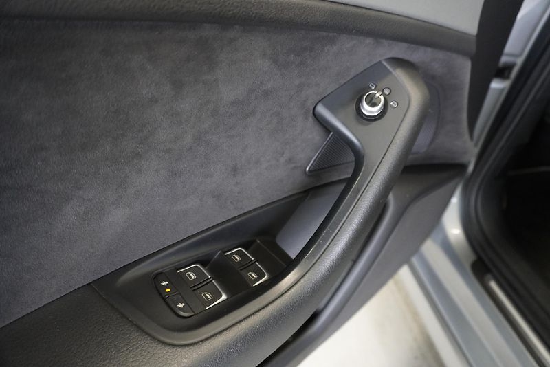 Audi A6 (2014) A6 2,0 TFSI S-LINE AUTOMAT - fotka 13 z 32