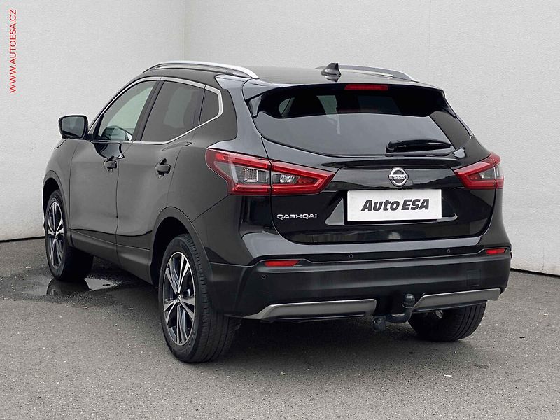 Nissan Qashqai (2018) 1.2 DIG-T, Panor, navi - fotka 6 z 17