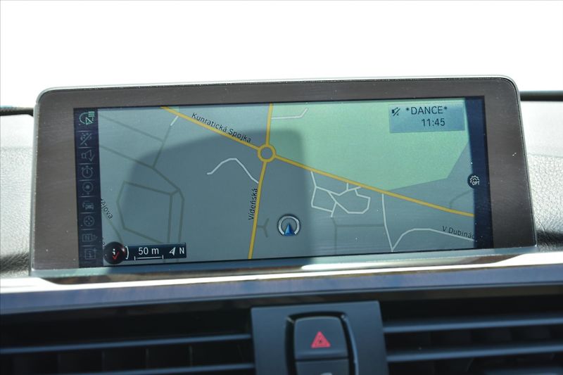 BMW Řada 4 428i 180kW SERVISNÍ KNIHA ČR - fotka 20 z 25