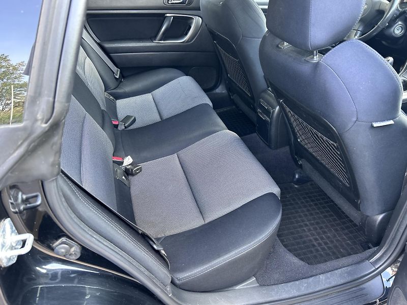 Subaru Legacy kombi 2.0 Active AWD - fotka 10 z 33