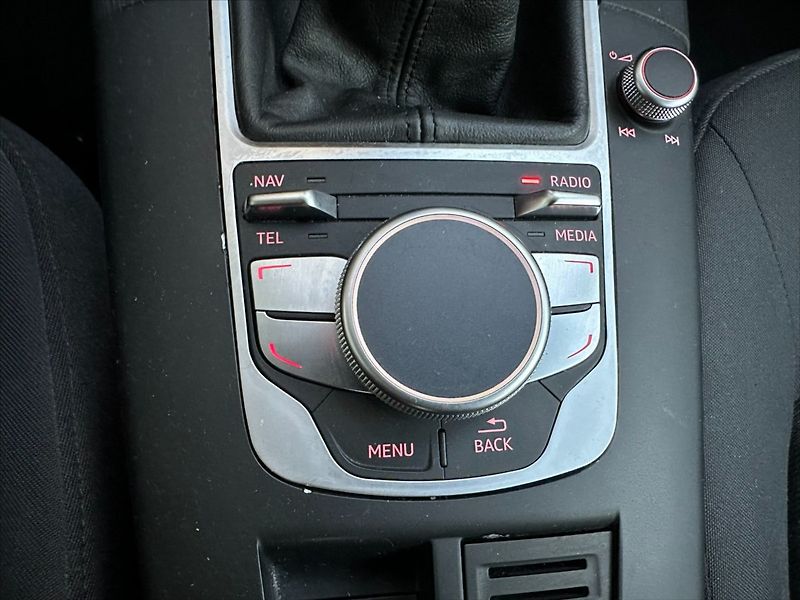 Audi A3 1,6 81kW  Sportback - fotka 28 z 45