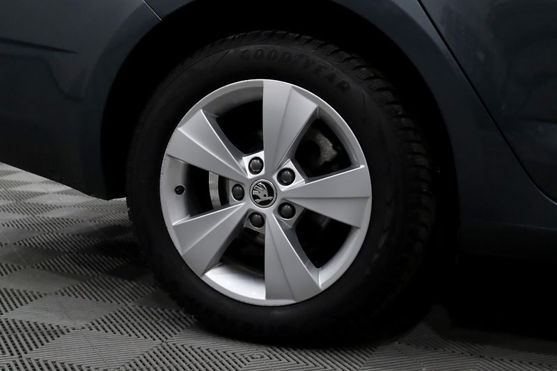 Škoda Octavia 3 FL Combi 1.5 TSI 110 kW DSG - fotka 8 z 39