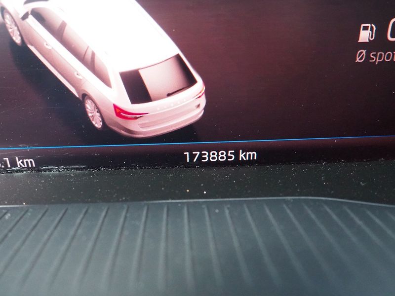 Škoda Superb (2021) 1.4 iV Hybrid L&K DSG Webasto - fotka 31 z 48