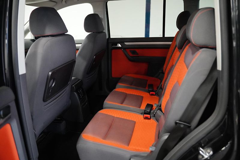 Volkswagen Touran - fotka 24 z 25