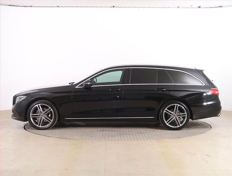 Mercedes-Benz Třídy E (2018) Avantgarde E 300 d - fotka 3 z 23
