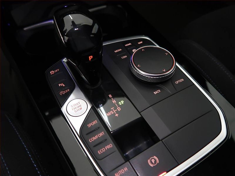 BMW Řada 1 (2019) M Sport M135i xDrive - fotka 12 z 15