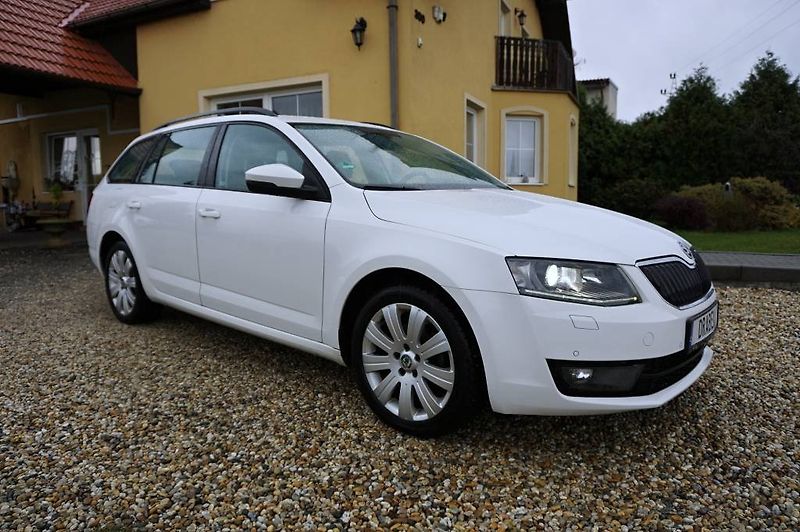 Škoda Octavia (2013) STYLE 2,0 TDI 110 kW - fotka 2 z 40