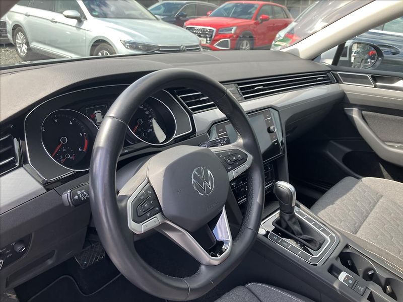 Volkswagen Passat 2,0 PANORAMA,KEYLESS,EL.KUFR - fotka 9 z 29