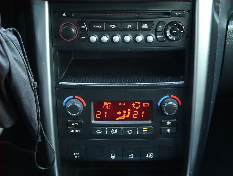Peugeot 207 (2011) 1.6 THP, Serv.kniha, Tempomat - fotka 12 z 17