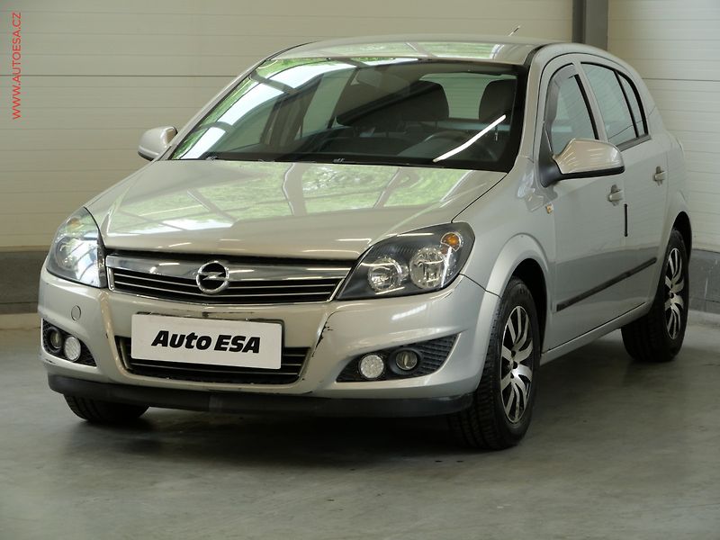 Opel Astra (2011) 1.4 16V, 1.maj,ČR, Klima - fotka 3 z 19