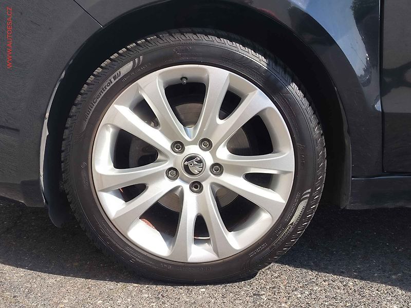 Škoda Superb (2010) 1.6 TDi, Xenon, AC - fotka 17 z 18