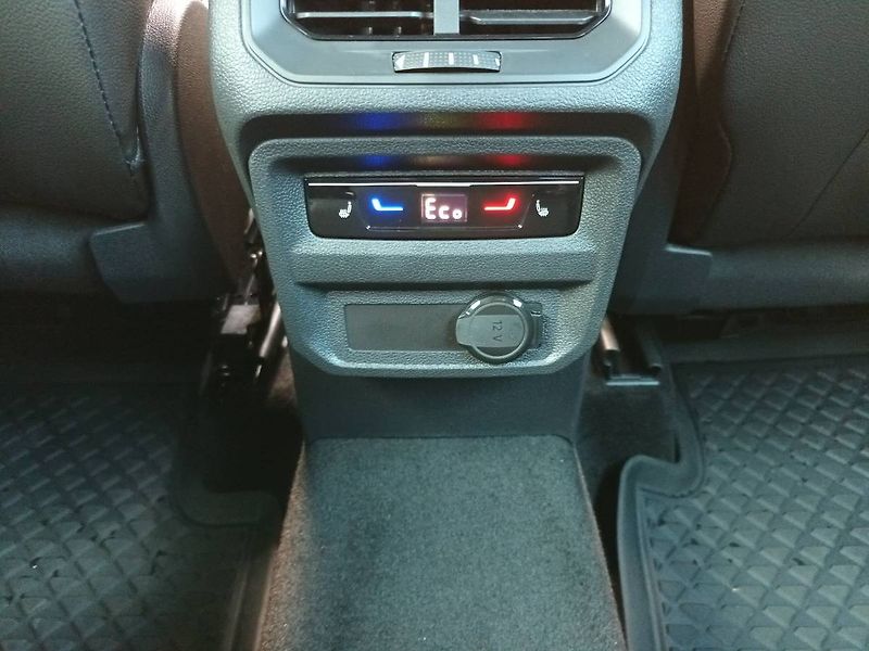 Volkswagen Tiguan (2023) R-Line 1,4 TSI / 180 kW eHybri - fotka 26 z 30