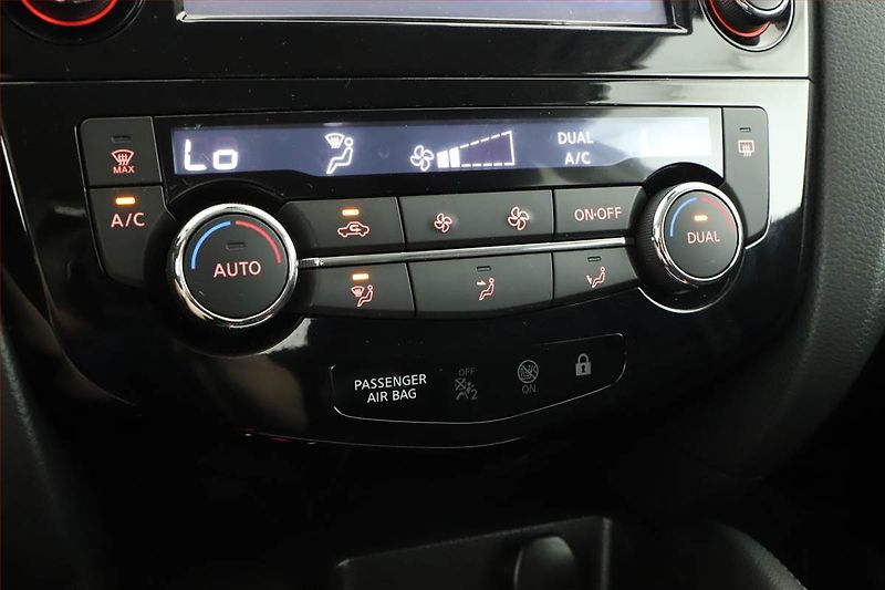 Nissan Qashqai (2016) 1.2 DIG-T, ČR,1.maj, Navi - fotka 12 z 18