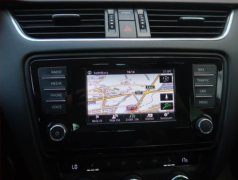 Škoda Octavia (2014) 2.0 TDI 4x4, 4X4, Xenony - fotka 13 z 25