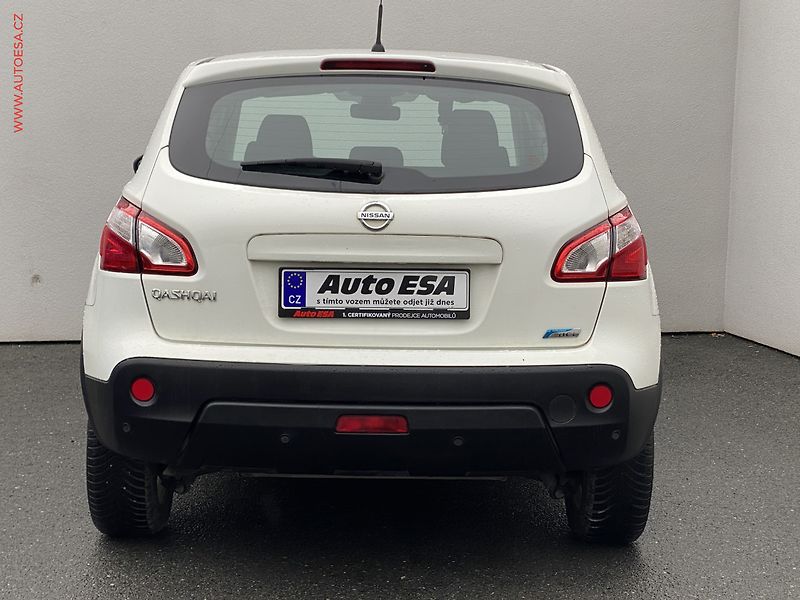 Nissan Qashqai (2012) 1.6dCi, Acenta, panor - fotka 5 z 16