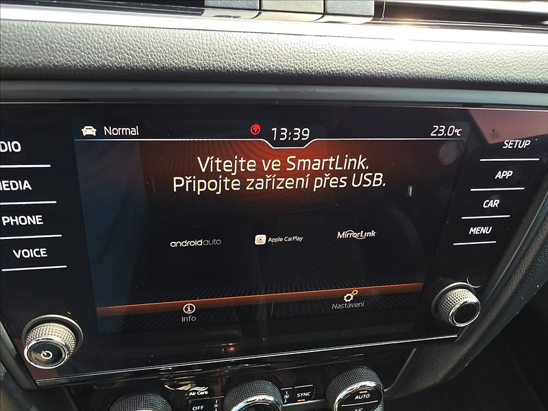Škoda Octavia III 2,0 TSi 180KW RS Panorama - fotka 20 z 44
