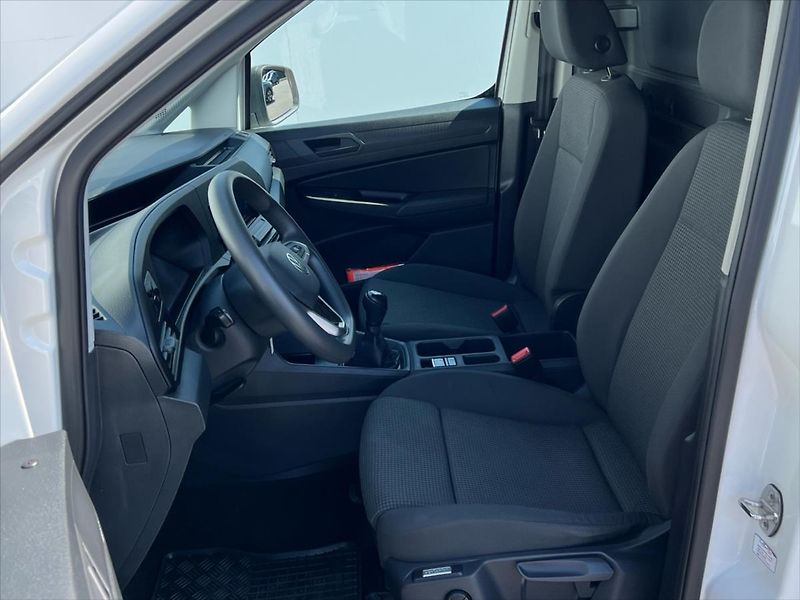 Volkswagen Caddy 2,0 TDi 75kW skříň - fotka 11 z 23