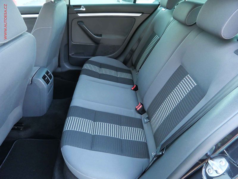 Volkswagen Golf (2008) 1.6i, AC, TZ - fotka 10 z 23
