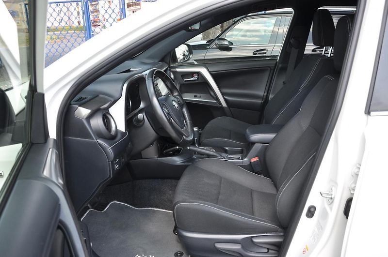 Toyota RAV4 2.5HSD 114kW - fotka 6 z 22