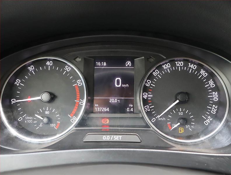 Škoda Rapid (2017) 1.2 TSI, Park. senzory - fotka 11 z 18