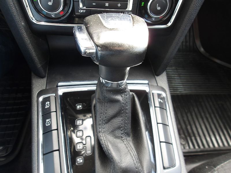 Škoda Superb 2,0TDi 103kW DSG ! ČR ! 2.MAJ. - fotka 24 z 45