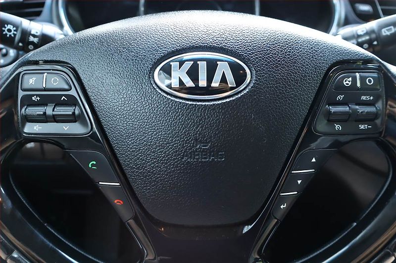 Kia Ceed (2017) Silver 1.6 GDI, Navi, Tempomat - fotka 20 z 23