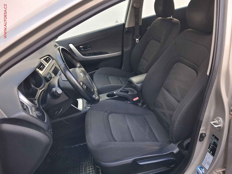 Kia Ceed (2013) 1.4 16V, 2.maj,ČR, AC, TZ - fotka 9 z 15