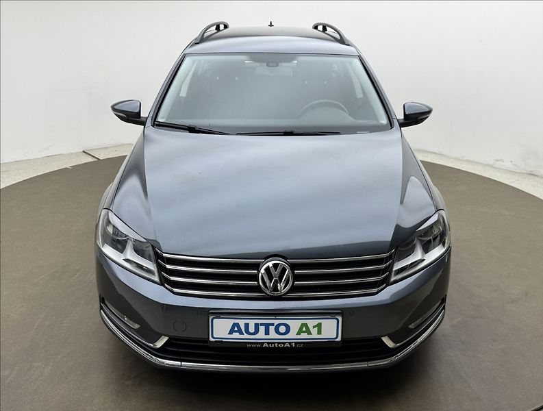 Volkswagen Passat 1,4 TSi NAVI SENZORY TAŽNÉ - fotka 2 z 36