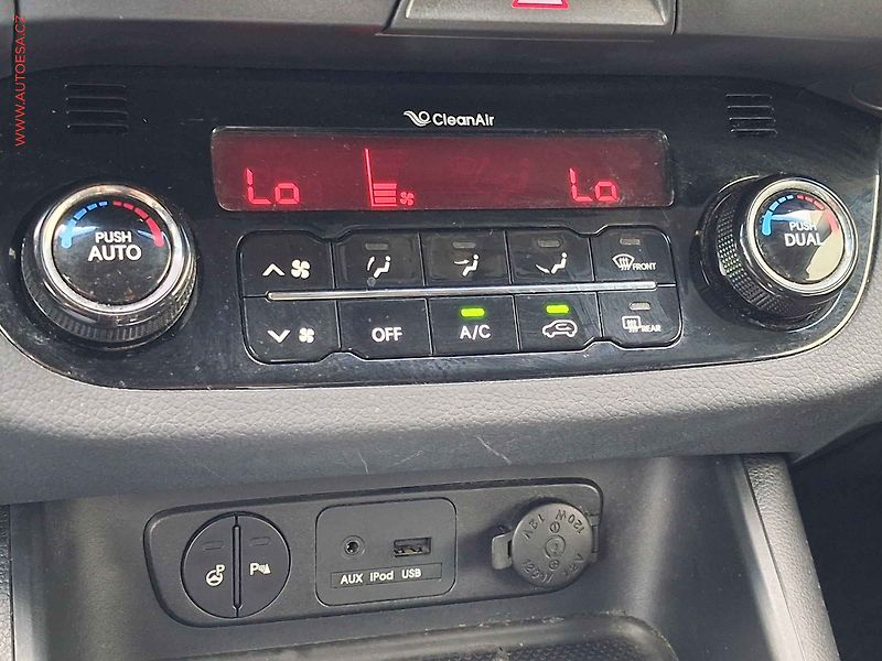 Kia Sportage (2013) 1.6 GDi, Panor, navi - fotka 16 z 21