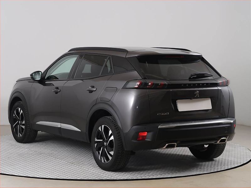 Peugeot 2008 (2022) Allure 1.2 PureTech, Automat - fotka 4 z 17