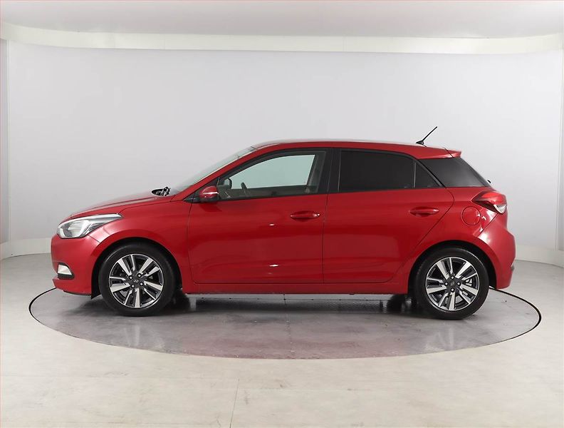 Hyundai i20 (2017) 1.2, Tempomat, Park. senzory - fotka 3 z 19