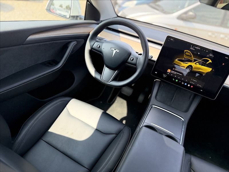 Tesla Model Y 0,0 220kW NOVÉ V ČR DPH 38tKm - fotka 26 z 34