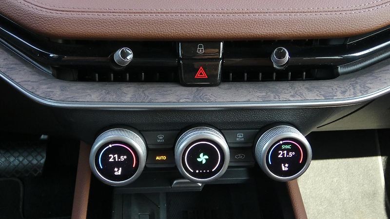 Škoda Superb 2.0 TDI 142kW 4x4 L&K Combi DS - fotka 16 z 27