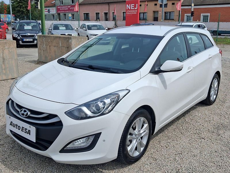 Hyundai i30 (2015) 1.6GDi, 2.maj,ČR, AC, výhřev - fotka 3 z 18