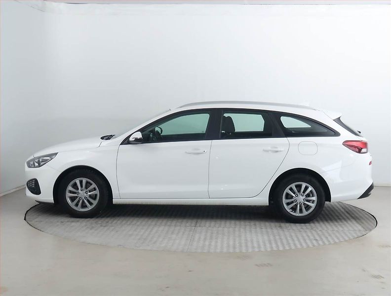 Hyundai i30 (2022) 1.0 T-GDI, ČR,1.maj - fotka 3 z 17