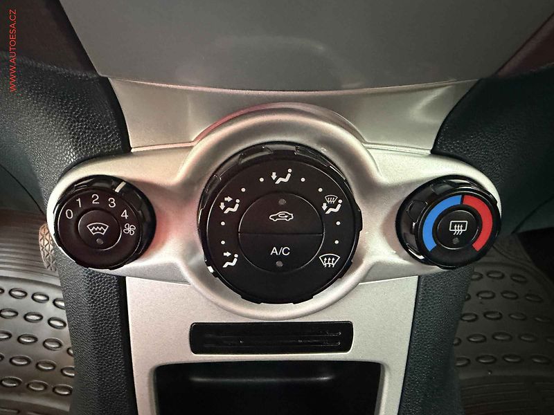 Ford Fiesta (2009) 1.25 i, 2.maj,ČR, STK7/28 - fotka 15 z 16