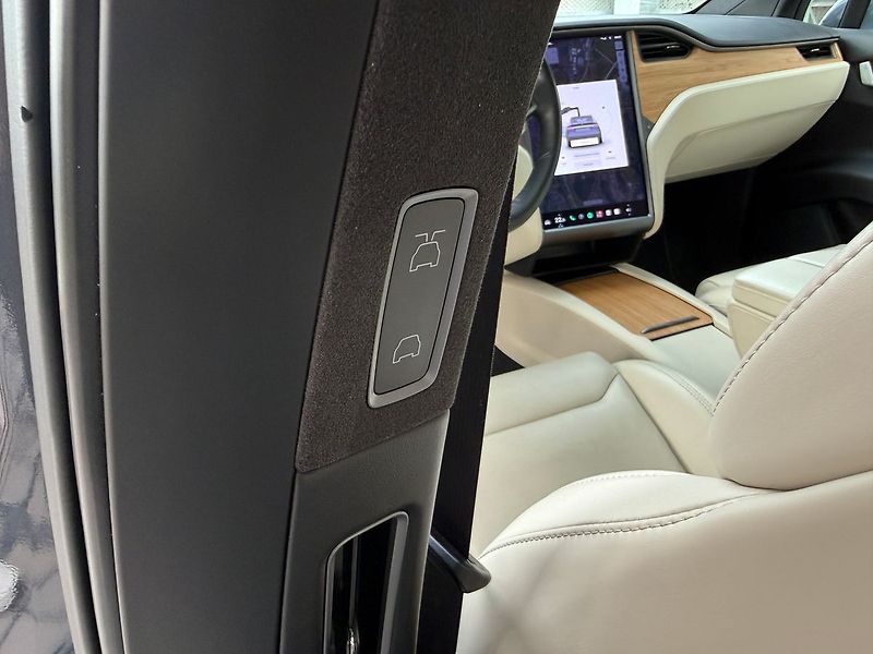 Tesla Model X Performance Ludicrous Mode - fotka 11 z 42