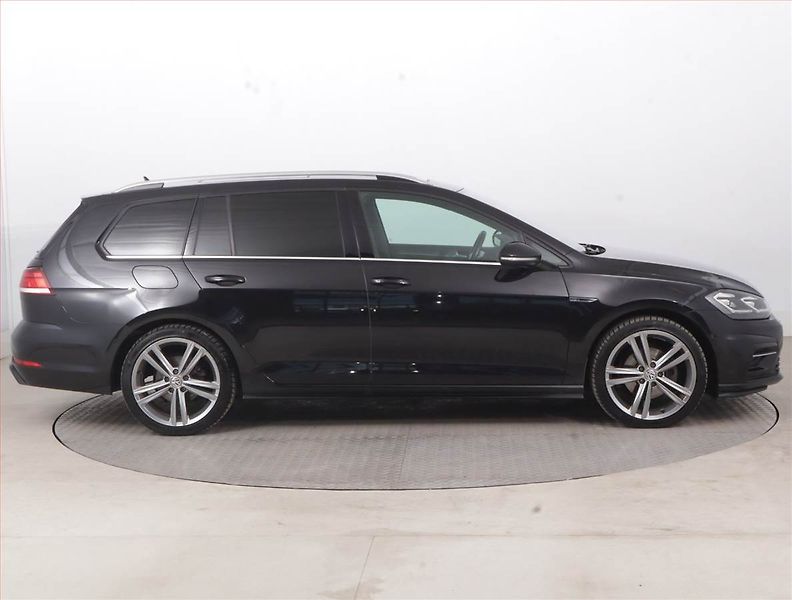 Volkswagen Golf (2018) R-Line 1.5 TSI, Automat - fotka 6 z 17