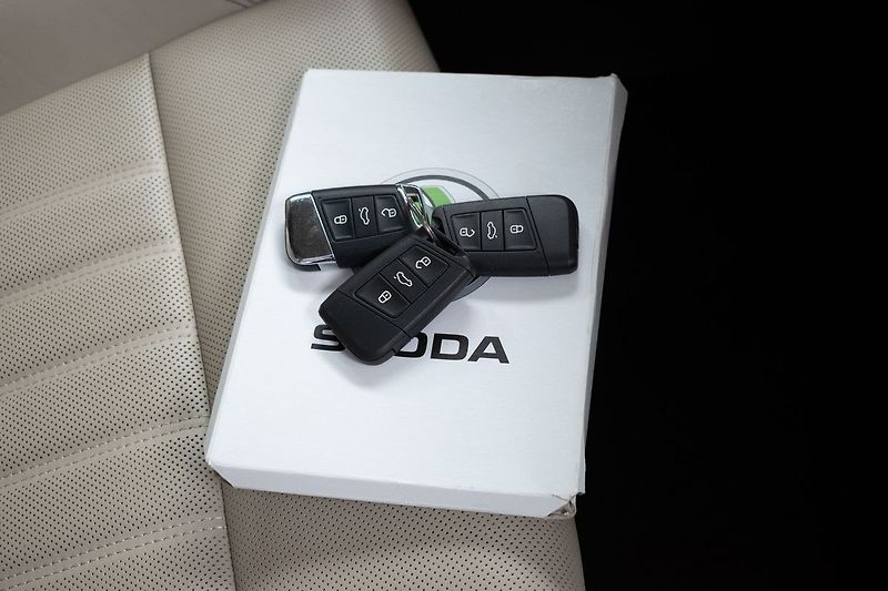 Škoda Superb 2.0 TDI L&K*TAŽNÉ*DPH*ČR 1.MAJ - fotka 44 z 52