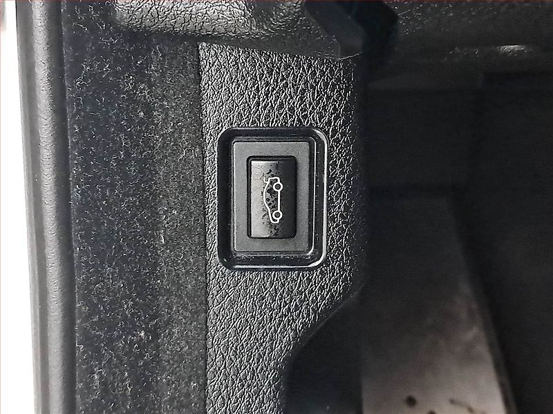 BMW Řada 5 (2013) 530d xDrive, 4X4, Automat - fotka 27 z 30