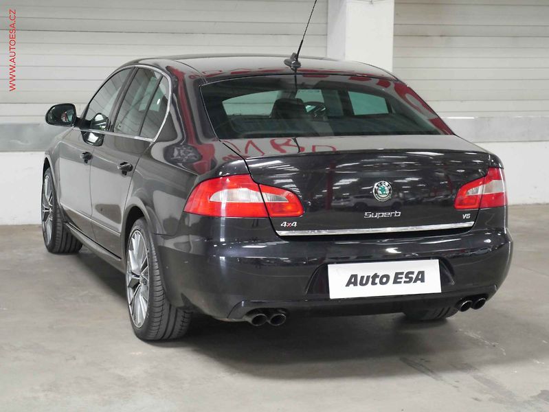 Škoda Superb (2008) 3.6 FSI 4x4, ČR, DSG, výhřev - fotka 4 z 24