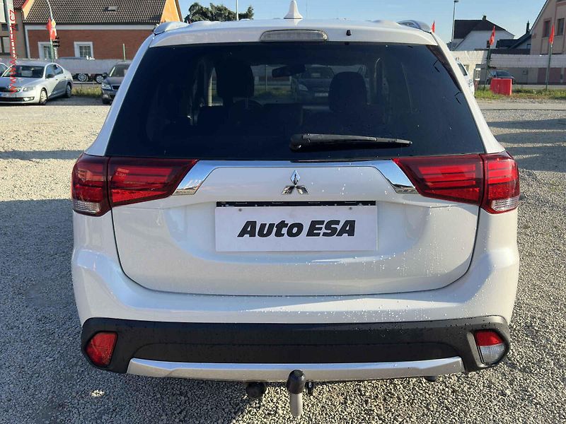 Mitsubishi Outlander (2017) 2.0 MIVEC, Edition, AT, TZ - fotka 5 z 20