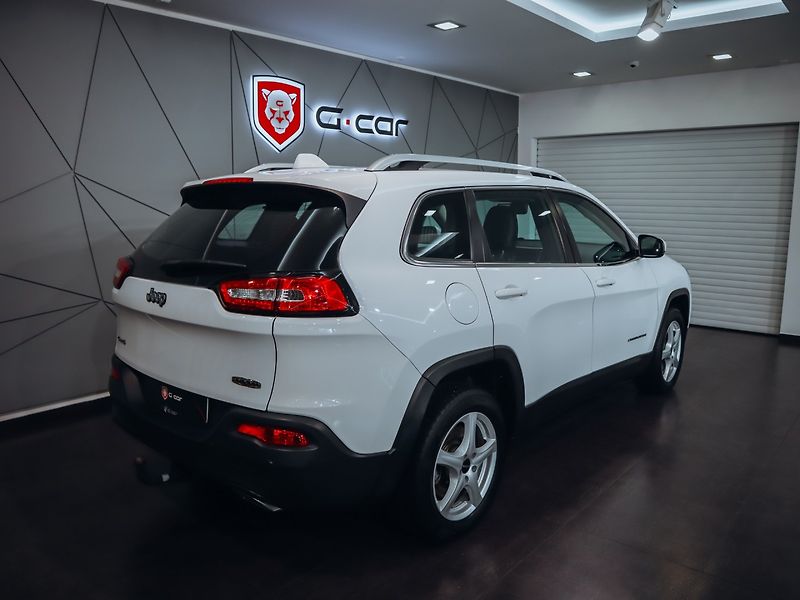Jeep Cherokee 2.2 MJT 4WD Limited - fotka 5 z 32