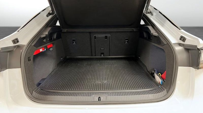 Volkswagen ID.7 Pro SoH 100% 360k Masáž Tažné  - fotka 13 z 14