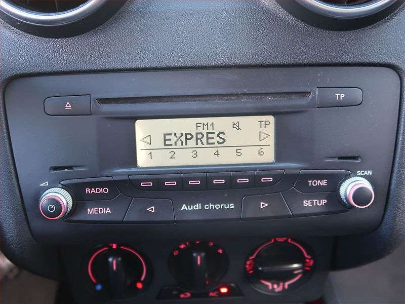 Audi A1 (2010) 1.2 TFSI, jezdí výborně - fotka 14 z 15
